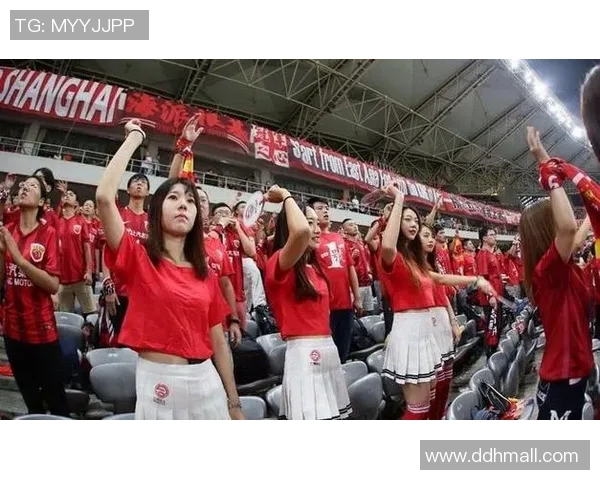 福冈黄队与赞岐釜球队的激烈对决展现足球魅力与团队精神